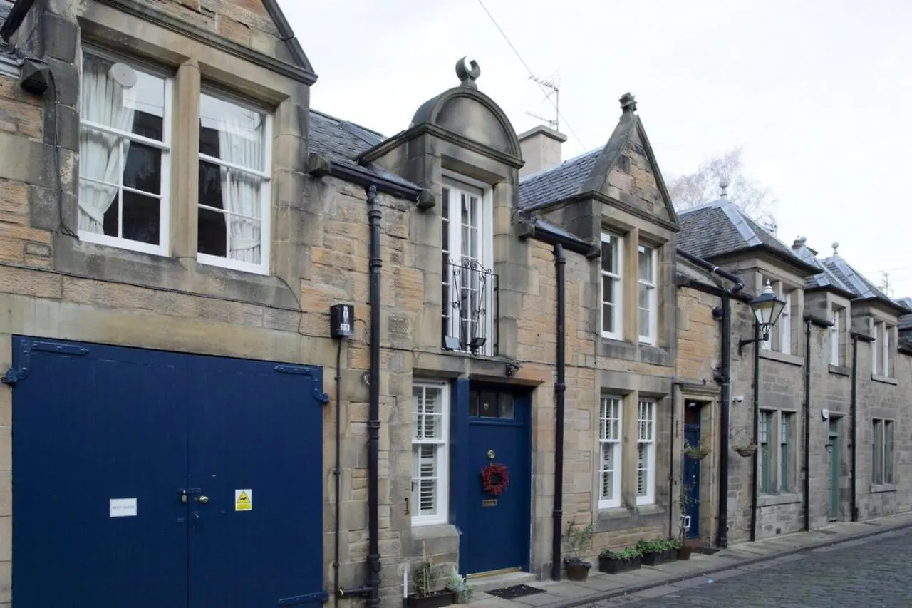 Quiet Ground Floor Mews Flat And Parking Apartment Edinburgh