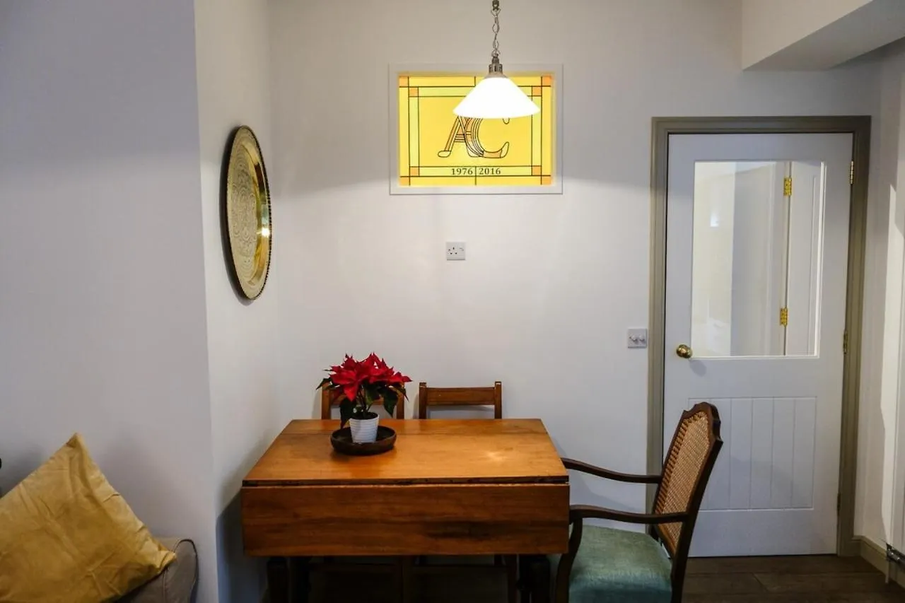 Quiet Ground Floor Mews Flat And Parking Apartment Edinburgh United Kingdom